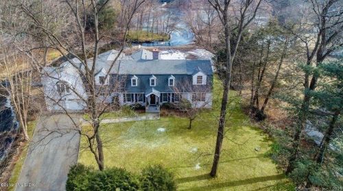 11 Cardinal Rd, Greenwich CT  06830-4831 exterior