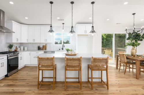 2063 Grandview St, Oceanside CA  92054-5618 exterior