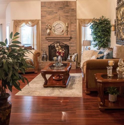 1821 Canterbury Cir, Fort Worth TX  76112-4001 exterior