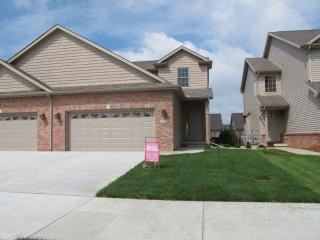 1717 Glenbridge Rd, Bloomington, IL 61704-8710