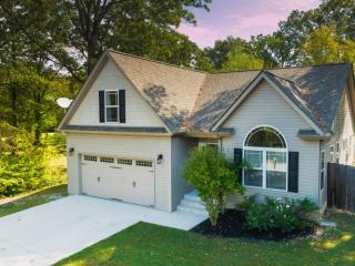 1014 Grays Dr, Chattanooga, TN 37421-4318