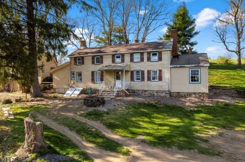 97 Fairmount Rd, Califon, NJ 07830-3112