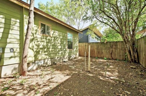 1309 Alamo St, Austin TX  78702-2224 exterior