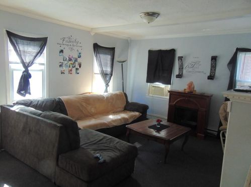 33 Vicksburg St, Providence, RI 02904-2148