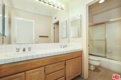 889 Calle Amable, Glendale CA  91208-3058 exterior