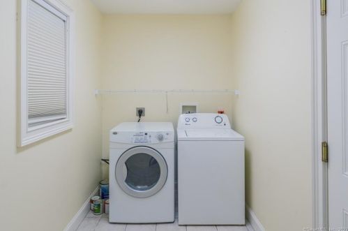 5 Stonewall Rd, Colchester CT  06420-4135 exterior
