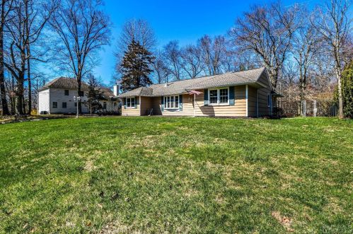 3 Frances Rd, Edison, NJ 08820-2541