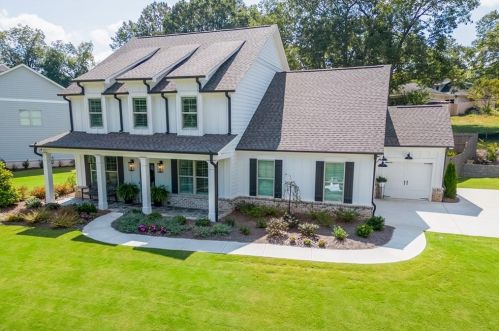 100 Harris St, Buford, GA 30518-3018