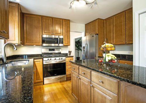 87 Fox Hill Dr, Buffalo Grove, IL 60089-1572