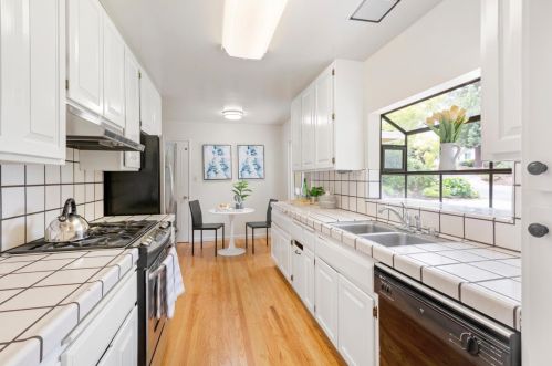 10564 Ainsworth Dr, Los Altos CA 94024-7448 exterior