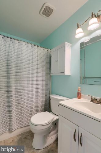 72 Lexton Dr, York PA 17404-9438 exterior