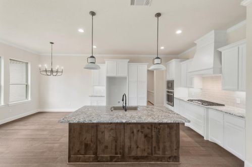 105 Eagle Point Cv, Azle, TX 76020-8887