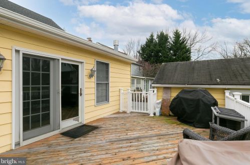 320 Chestnut St, Tavistock NJ 08033-1810 exterior