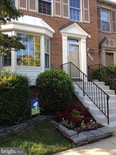 6526 Westmore Ct, Springfield VA  22150-4262 exterior