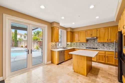 4222 Pondhill Ct, Riverside CA  92505-3464 exterior