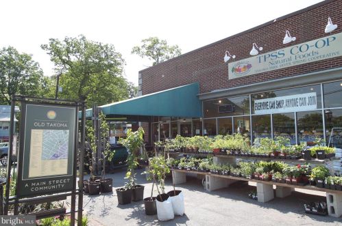 8024 Glenside Dr, Silver Spring MD 20912-7326 exterior