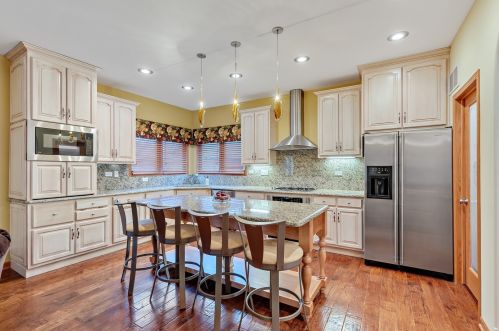 53 Lucas Dr, Palos Hills, IL 60465-3100