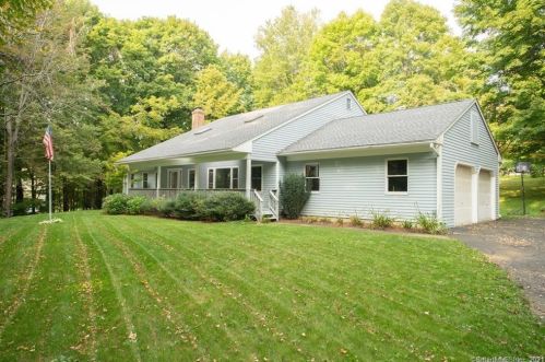 685 Middle Road Tpke, Woodbury, CT 06798-2409