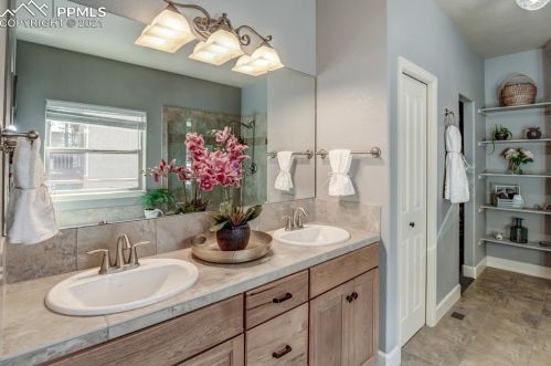 1102 Ptarmigan Dr, Woodland Park CO 80863-8004 exterior