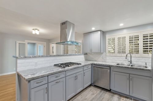 3300 Montrose Ave, Glendale CA 91214-3341 exterior