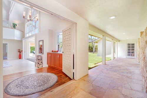 919 Kealaolu Pl, Honolulu HI  96816-5420 exterior