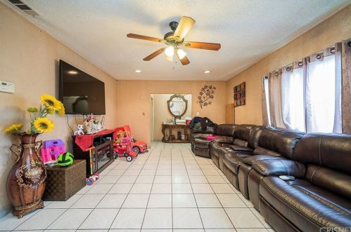 2422 Glenwood Pl, South Gate, CA 90280-2616