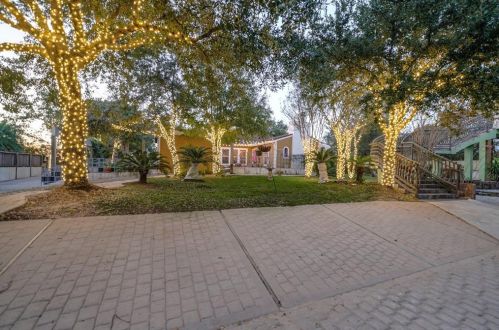 614 Pine Gully Rd, Taylor Lake Village TX  77586-1827 exterior