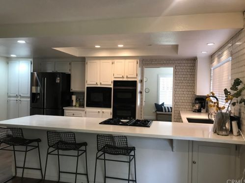 6807 Rycroft Dr, Riverside CA  92506-5352 exterior