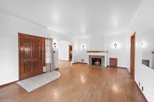 1004 Baker St, Santa Ana, CA 92703-2226