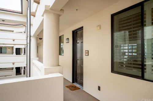 4724 Kester Ave, Van Nuys, CA 91403-2055
