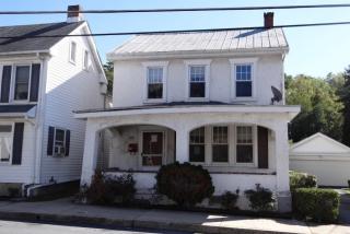 52 Broad St, Roadside, PA 17268-1302