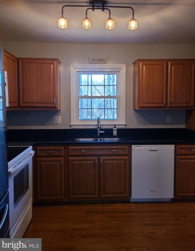 7922 Pebble Brk Ct, Springfield VA  22153-2619 exterior