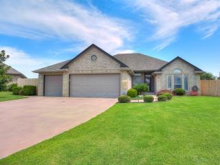 531 Broadpoint Court Way, Mustang, OK 73064-3601