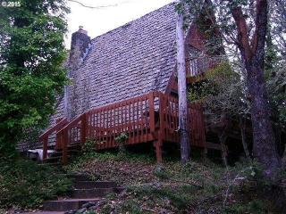 1270 Arcadia Dr, Roseburg, OR 97471-9504