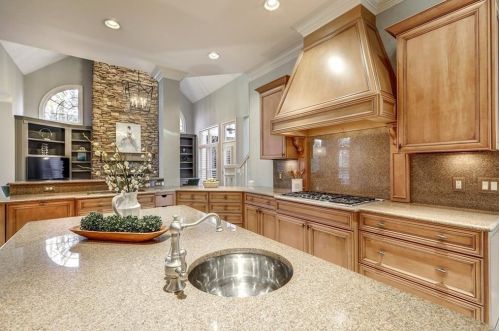 10 Highland Valley Ct, Atlanta GA  30327-4880 exterior
