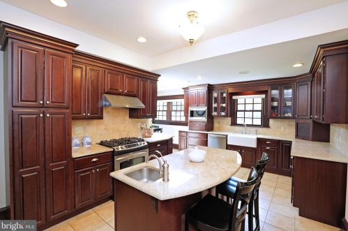 2144 Lawrence Rd, Trenton NJ 08648 exterior