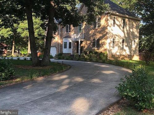 7031 Beverly Ln, Springfield, VA 22150-3110