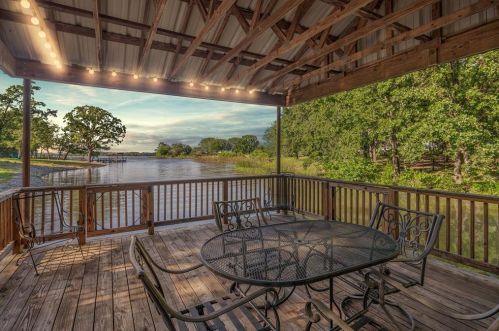 7308 Lakeview Dr, Bonham, TX 75418-5294