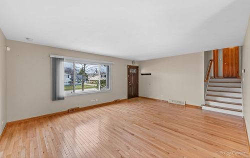 713 Leslie Ln, Glendale Heights, IL 60139-3359