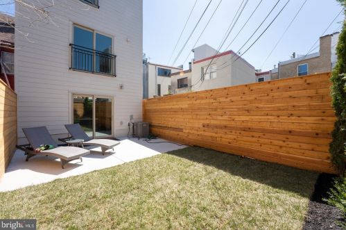 950 Front St, Philadelphia PA 19147-0043 exterior