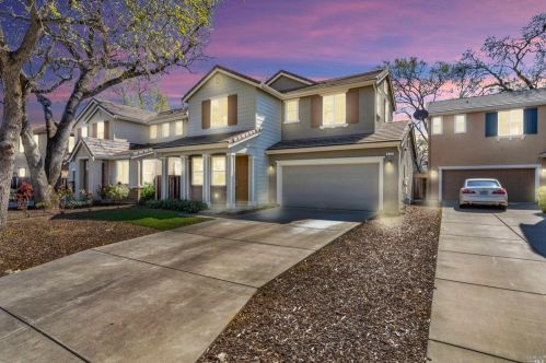 413 Comstock Way, Vacaville CA  95688-3128 exterior