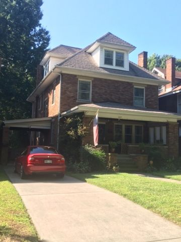 327 11th Ave, Huntington WV  25701-3325 exterior