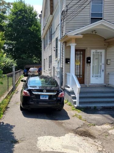 114 Wall St, Waterbury, CT 06705-1136