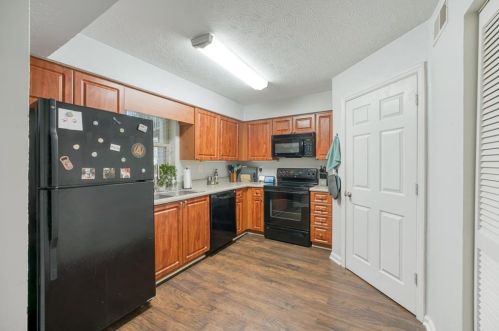 202 Brittany Ct, Duluth GA  30096-2672 exterior