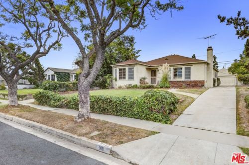 9111 8th Ave, Inglewood, CA 90305-2731