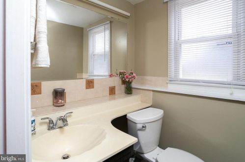 14 Winding Way, Trenton NJ 08620-2628 exterior