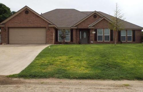 1415 Ebeling Dr, Plainview, TX 79072-9235