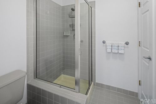 32 Coriander Dr, Princeton NJ  08540-9425 exterior
