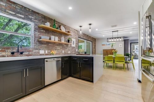 5707 Fairlane Dr, Austin TX  78757-4412 exterior