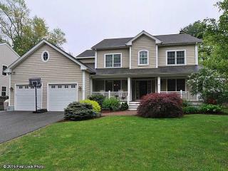 7 Colonial Ave, Barrington, RI 02806-4609